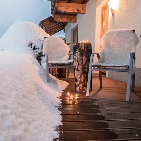 アパート Haus Alpenkoenig Stubaier Gletscher ノイシュティフト・イム・シュトゥーバイタール