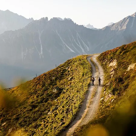 Haus Alpenkoenig Stubaier Gletscher * ノイシュティフト・イム・シュトゥーバイタール